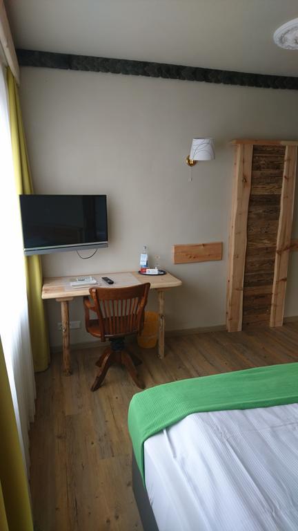 Hotel & Auberge Le Journal Санкт Вендел Екстериор снимка