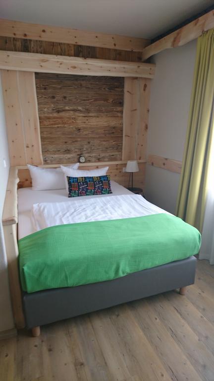 Hotel & Auberge Le Journal Санкт Вендел Екстериор снимка